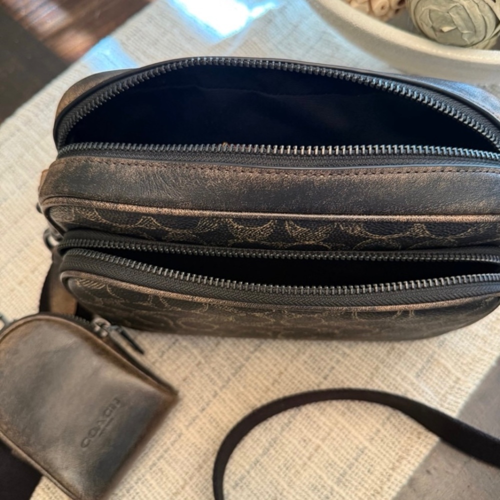 Coach Finlay in loved leather and signature canvas - Picture 2 of 10